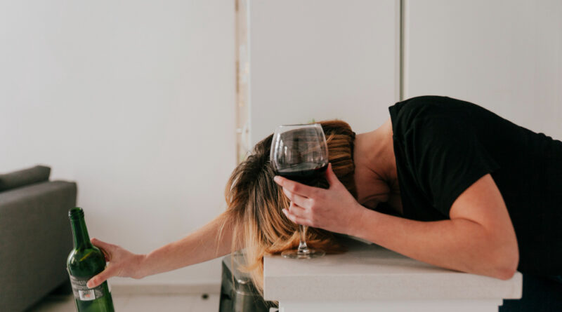 Bebeu Demais? Veja Por que a Ressaca Aparece e Como se Cuidar