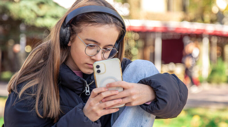 Estudo: Excesso de Redes Sociais Pesa no Bem-Estar