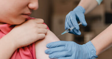 SES-DF Amplia Alerta e Cobra Atenção à Caderneta de Vacinação